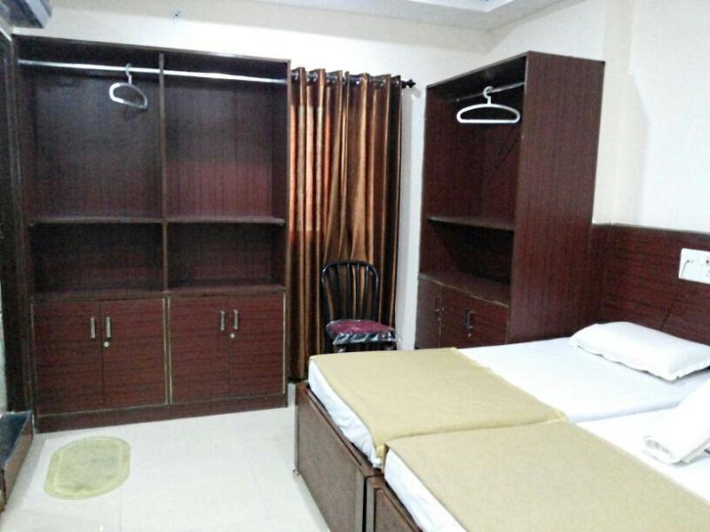 Oyo 11945 Hotel Glory Palace อินดอร์ ภายนอก รูปภาพ