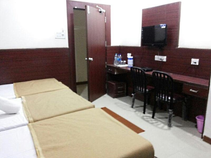 Oyo 11945 Hotel Glory Palace อินดอร์ ภายนอก รูปภาพ