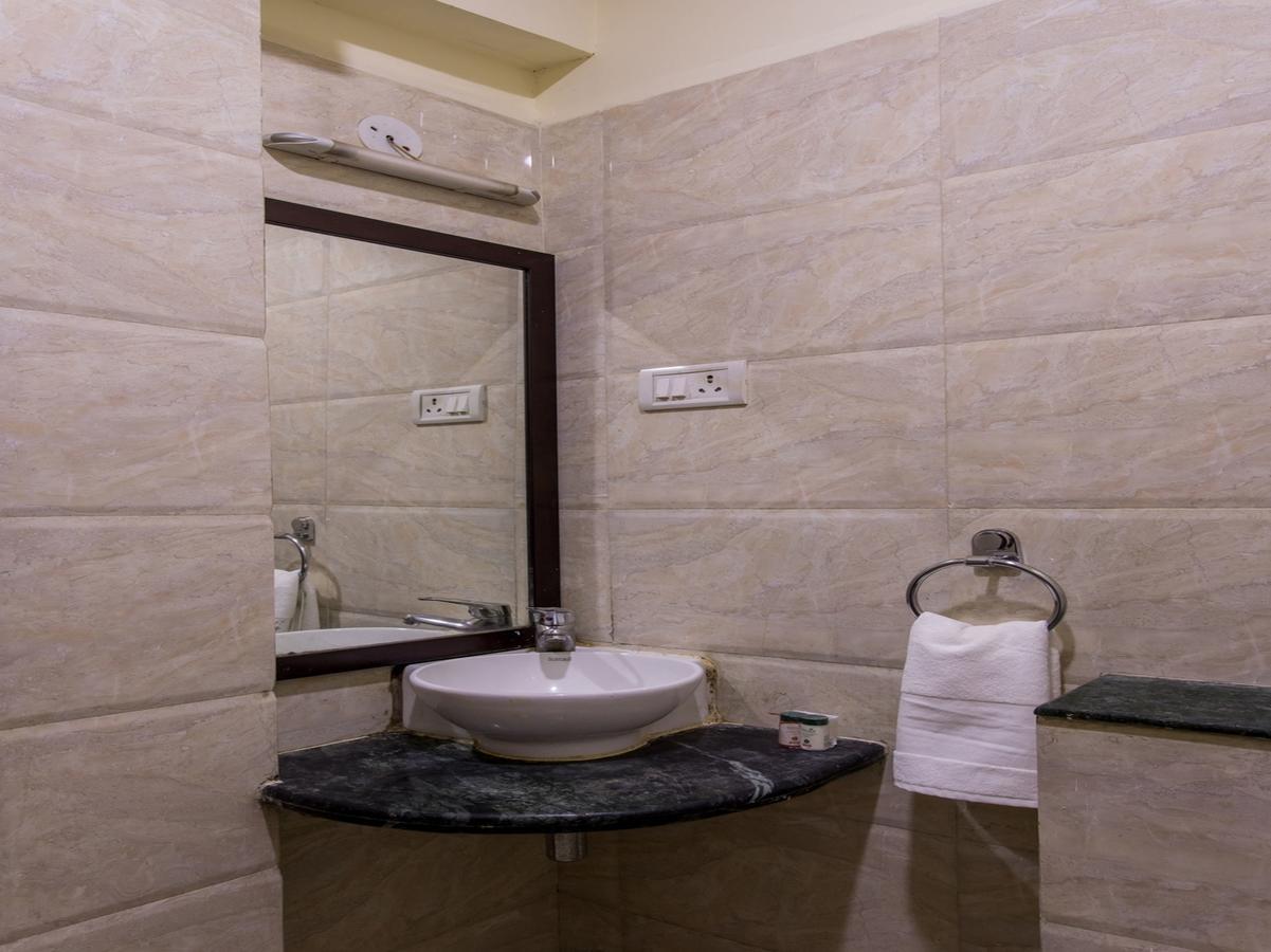 Oyo 11945 Hotel Glory Palace อินดอร์ ภายนอก รูปภาพ